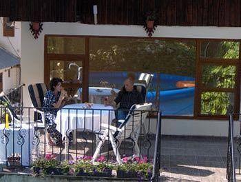 Guesthouse Stefi Rîşnov エクステリア 写真